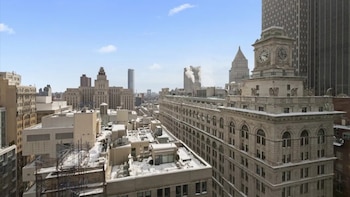 Así es el penthouse de lujo que sale a la venta junto a la residencia de Sabrina Carpenter en Nueva York