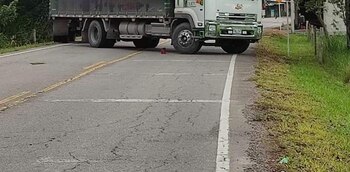 Camión ubicado en la vía