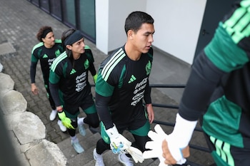 Con solo 22 años, Óscar García se sumó como sparring en la concentración nacional, absorbiendo experiencia de arqueros consagrados y recibiendo el respaldo de su club. (Instagram/ @oscar23g_)