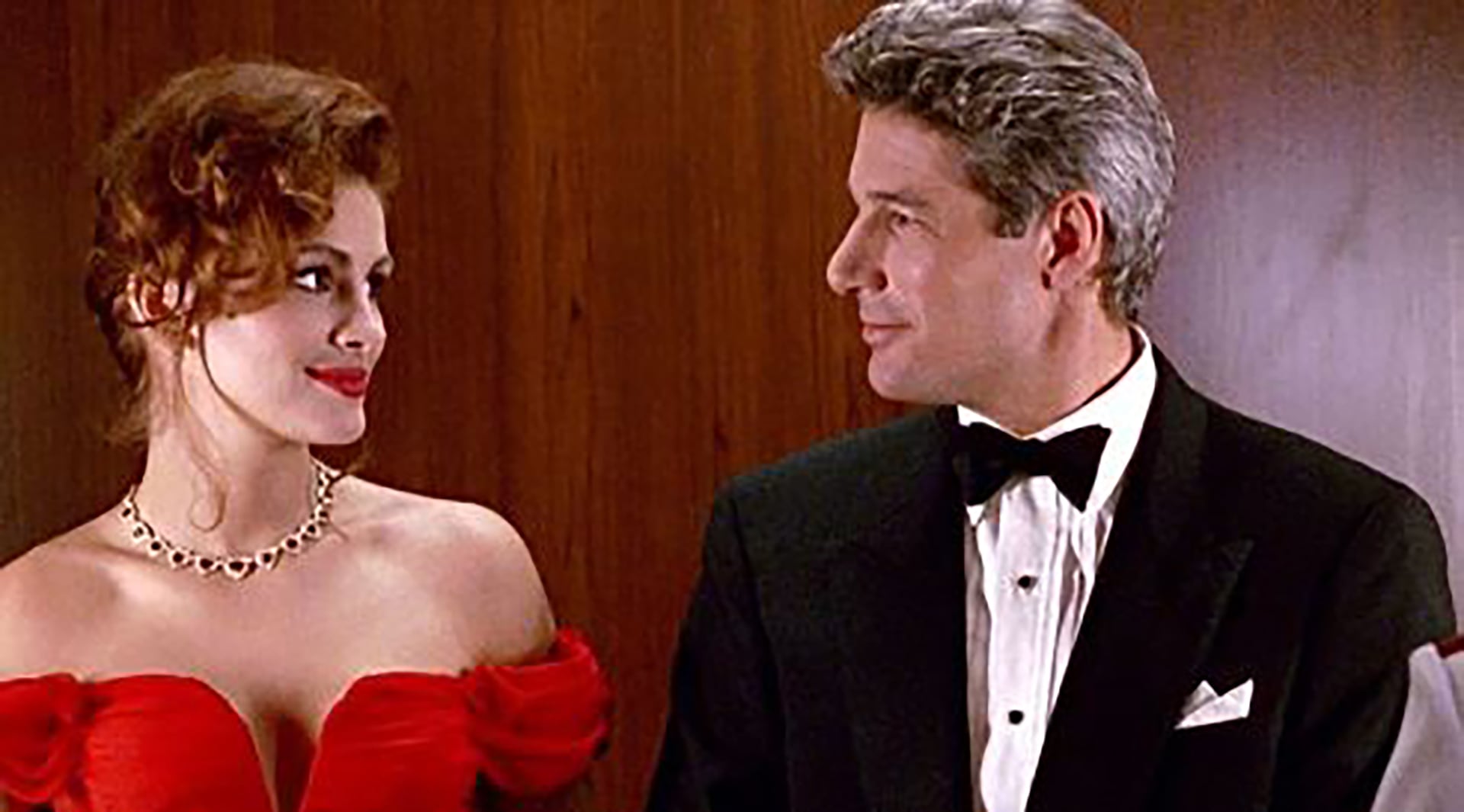 Gere junto a Julia Roberts en una escena de Mujer Bonita