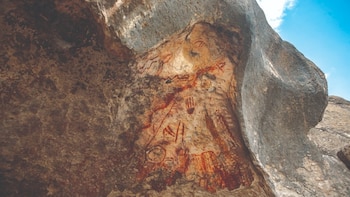 Cuevas con pinturas rupestres en Coahuila que fueron saqueadas recuperan su esplendor