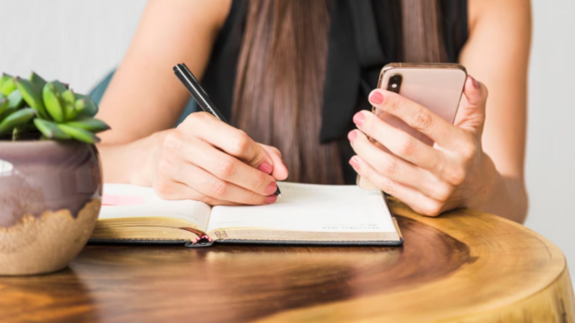 Los usuarios que ya tenían más de siete líneas antes de la norma no perderán sus servicios, pero no podrán activar nuevas líneas adicionales - Créditos: Freepik.