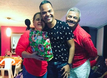 Periodista Carlos Andrés Aponte confirmó la muerte de sus padres y su sobrina tras el terremoto en Cali - crédito @carlos_a_aponte/IG