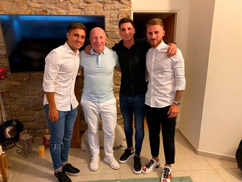 Carlos Mac Allister y sus hijos