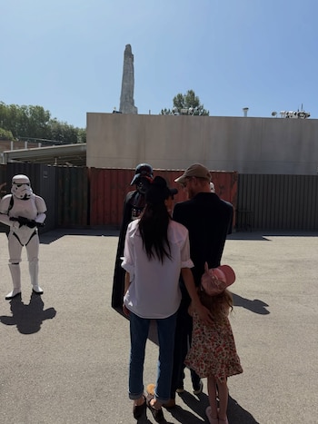 Los duques de Sussex, Harry y Meghan, en Disneyland con sus hijos. (Instagram @meghan)