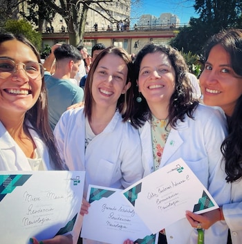 Reconocida por su paso por el Hospital Ramos Mejía y su formación en instituciones públicas, la médica fue despedida por familiares y colegas en redes sociales