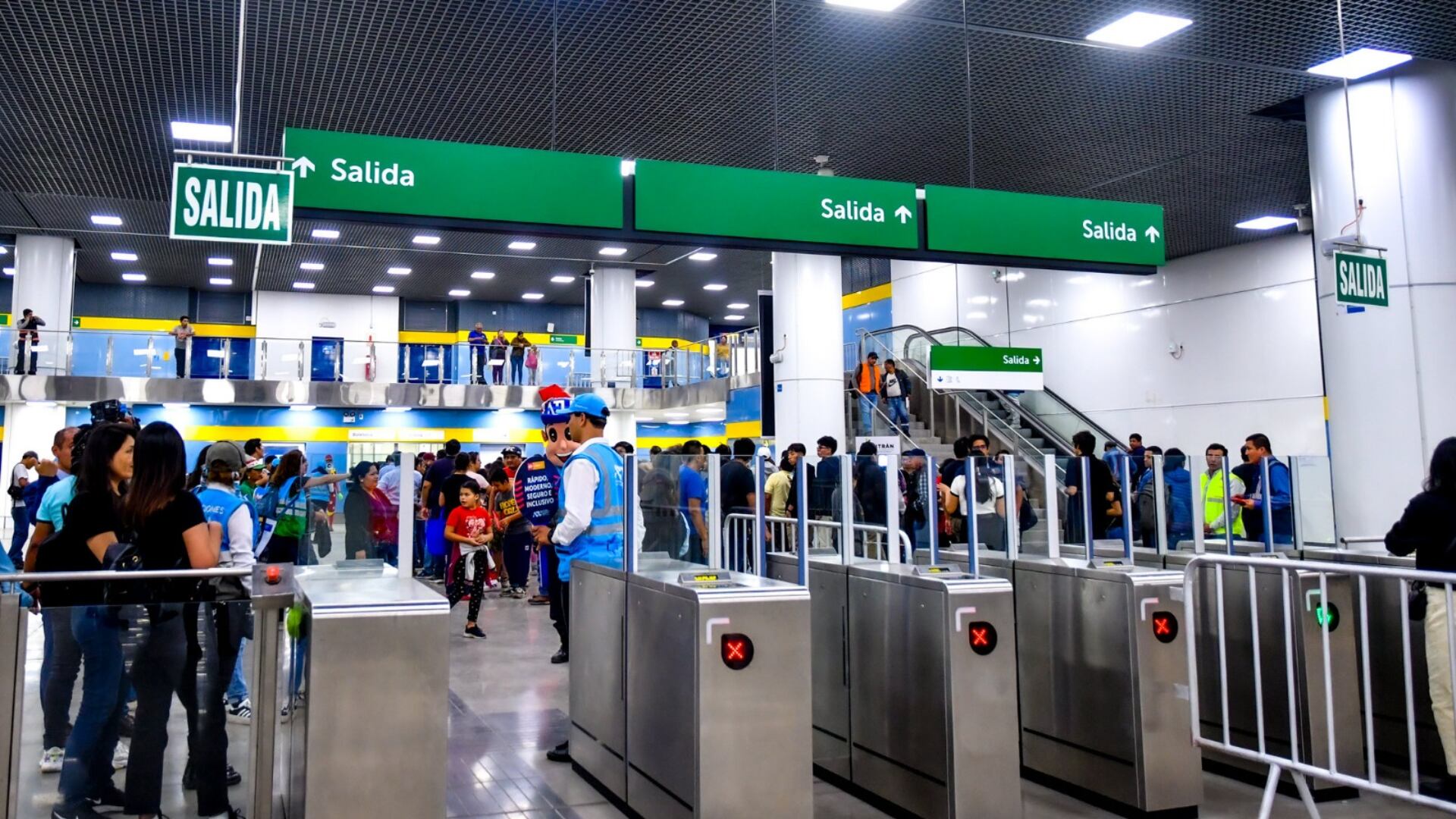 Así operaban ‘Los Intrusos del Tren’, banda que adulteraba tarjetas del Metro de Lima y tenía a tres policías entre sus integrantes