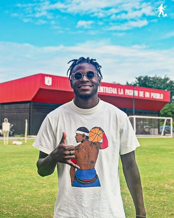 Duván Zapata visitó al América