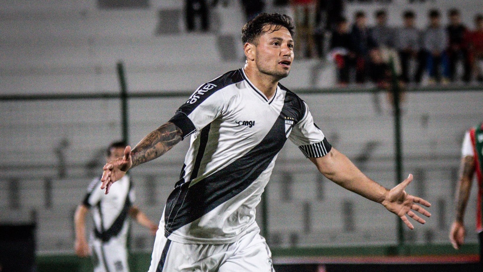 Mauro Zárate durante su paso por Danubio de Uruguay, que fue su último equipo en el fútbol profesional (@Danubio)