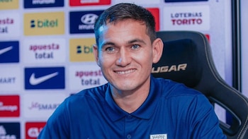 Jairo Vélez pasa la página