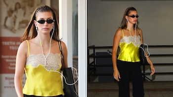 Hailey Bieber revive la moda de los 2000 con un top inesperado que ya causa sensación