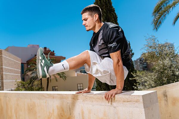 El joven andaluz de Málaga inspira con su historia de superación tras perder una pierna en un accidente infantil (Créditos: Guinness World Records)