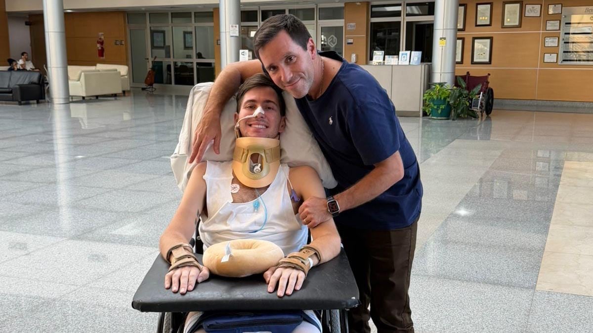 Juan Cruz Yacopini junto al doctor Alfredo Guiroy (@juanxyacopini)