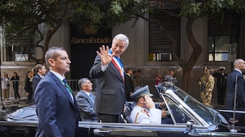 Las autoridades chilenas dan diez días a Kast para explicar su almuerzo en La Moneda con excompañeros de carrera
