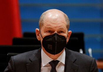 El canciller alemán, Olaf Scholz, asiste a la reunión semanal del gabinete en la Cancillería en Berlín, Alemania, 26 de enero de 2022. REUTERS/Michele Tantussi/Pool
