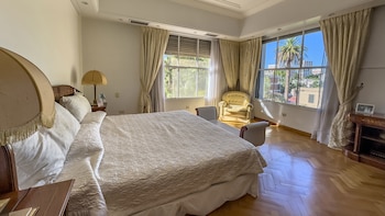 Uno de los 16 dormitorios