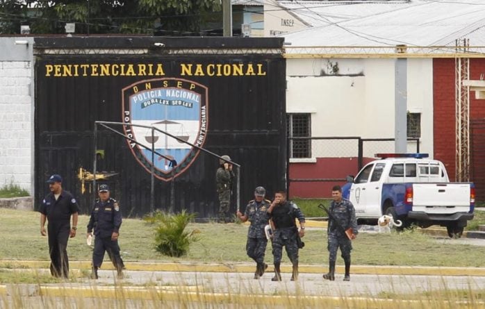 El Instituto Nacional Penitenciario de Honduras declaró alerta máxima tras detectar tecnología satelital en cárceles, intensificando controles y abriendo una investigación interna. (Foto: Redes sociales)