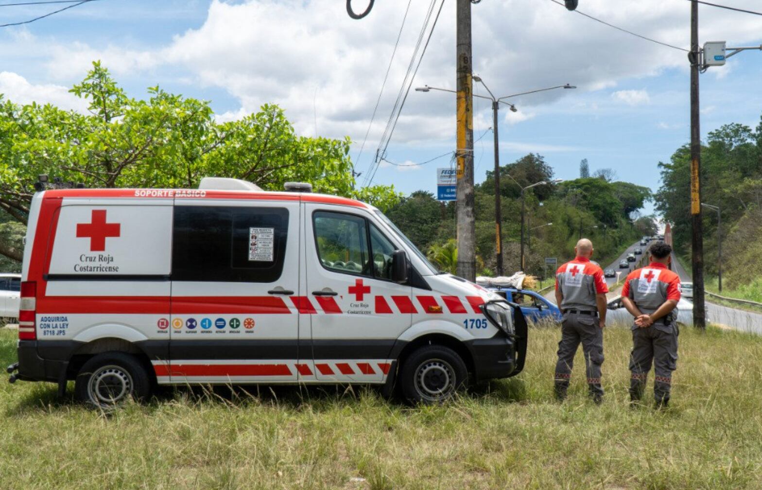 El programa incluye fases teóricas y prácticas en reanimación con simuladores, guiadas por expertos de la Cruz Roja y Bomberos. Cortesía: Cruz Roja