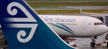 Boeing 767 de Air New Zealand antes de su despegue en el Aeropuerto Internacional de Auckland (Nueva Zelanda). EFE/DAVID WHITE/Archivo