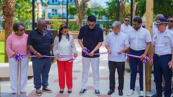 El Ministerio de Turismo entregó calles, plazas y espacios comunitarios rehabilitados en dos zonas clave del país. La inversión abarca desde adoquines históricos hasta la remodelación de una parroquia centenaria. (Foto cortesía Ministerio de Turismo)