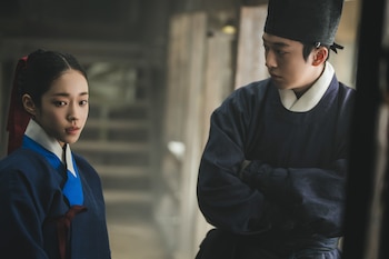 Imágenes oficiales de "El palacio del este", nueva serie coreana
