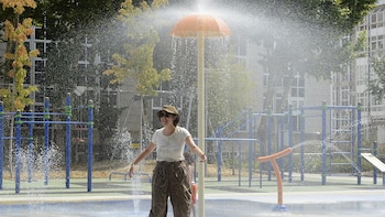 Las temperaturas suben en casi toda España, con hasta 28ºC en el sur, y habrá aviso por olas en Galicia