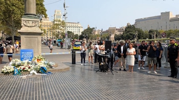 Uno de los agentes del