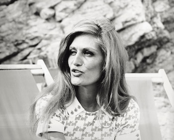 Detrás del brillo del escenario,