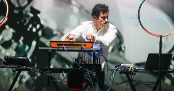 Es un artista colombiano que