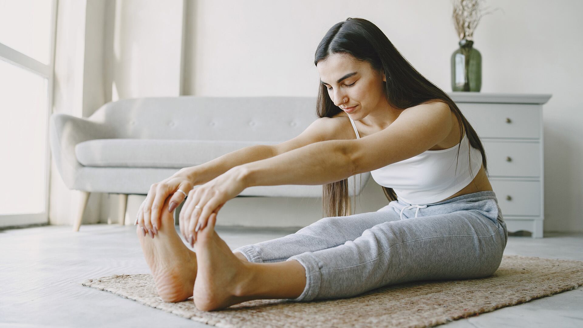 Las bandas de resistencia, el yoga y los pilates ofrecen alternativas efectivas para fortalecer la musculatura y mejorar la postura
(Crédito: Freepik)