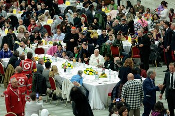 El Papa Francisco participa en