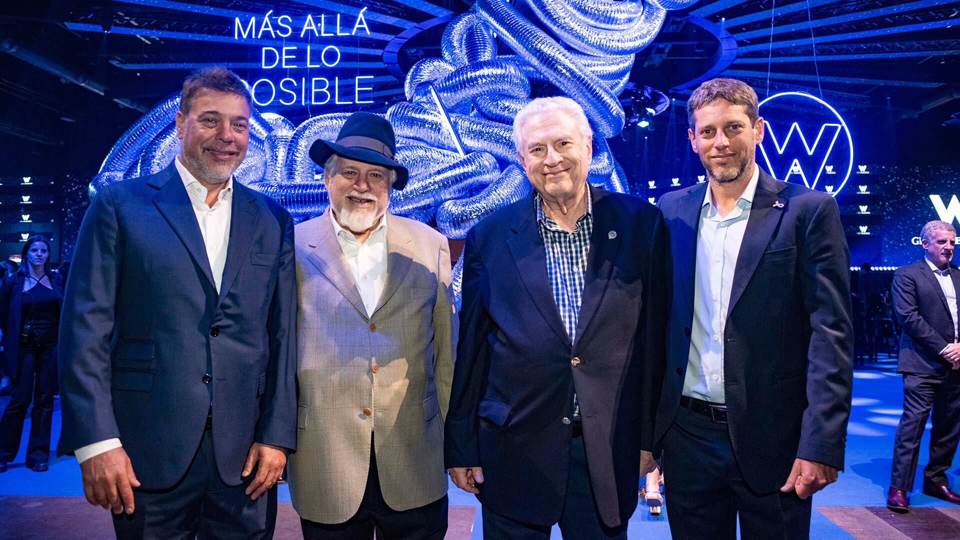 Dario, Adrián y Daniel Werthein, los tres accionistas del Grupo Werthein. También está Lucas Werthein, hijo de Adrián y un ejecutivo clave en la compañía