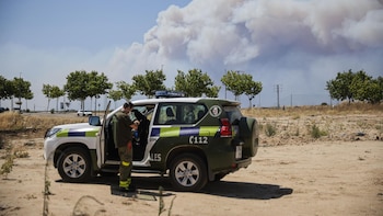 Von der Leyen aplaude "la valentía" de los efectivos que combaten los incendios de Madrid y Ávila