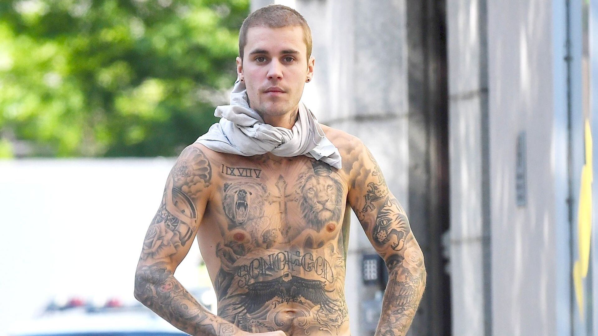 Mientras su equipo niega rumores, una excolaboradora asegura que Bieber está
