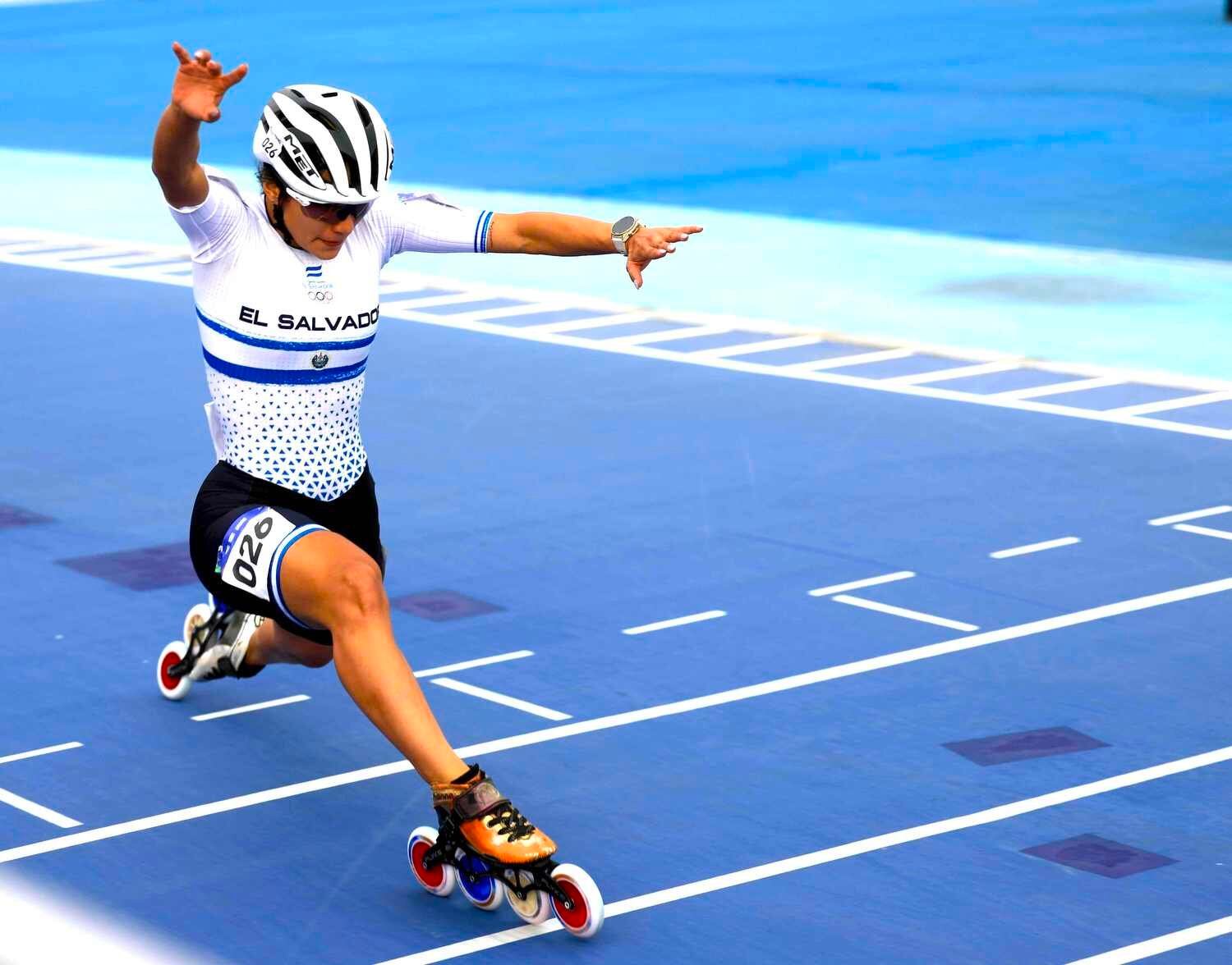 La patinadora salvadoreña alcanzó en Paraguay el quinto título mundial de su carrera deportiva. (Cortesía: Instituto Nacional de los Deportes de El Salvador)
