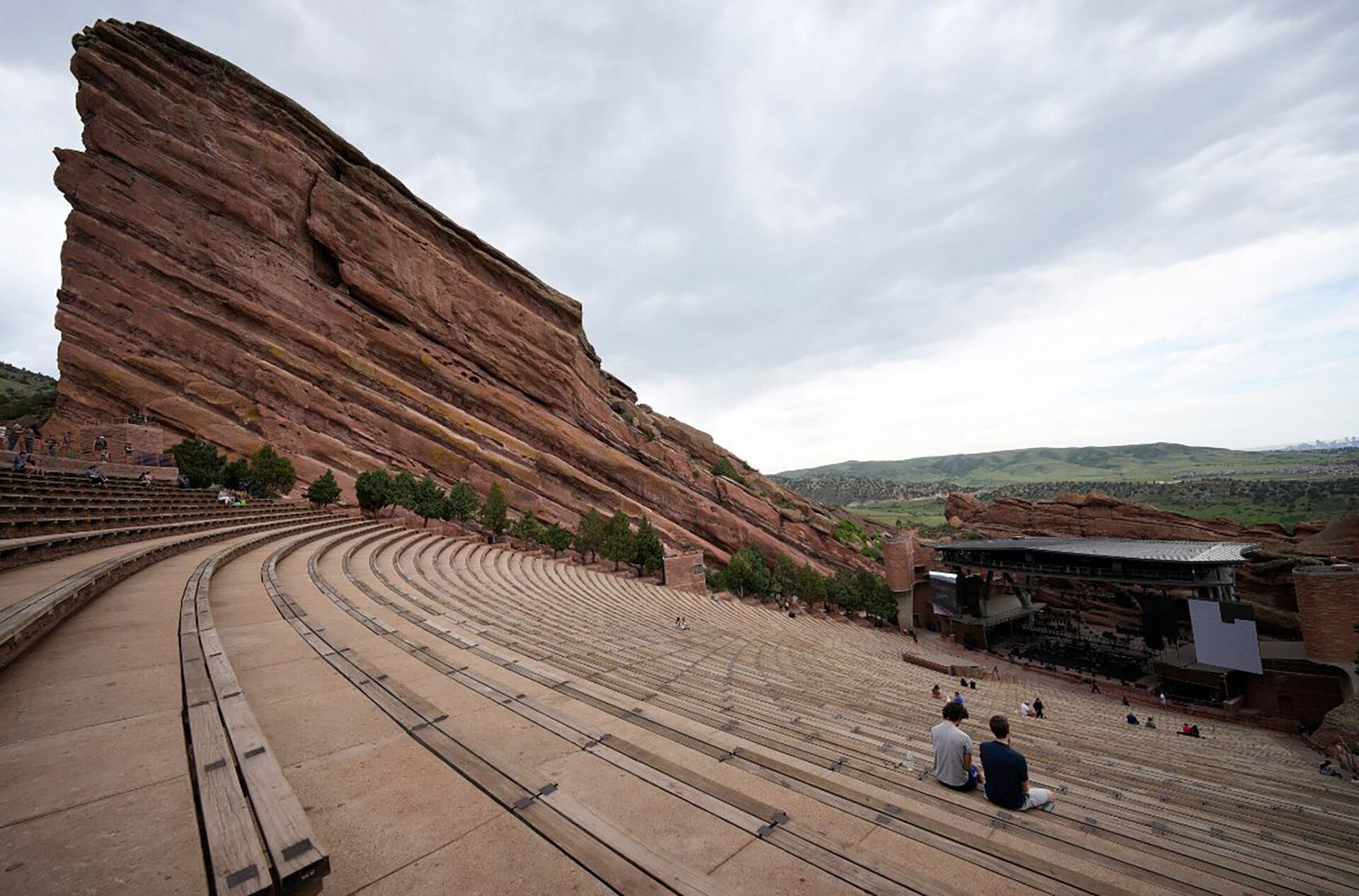 El anfiteatro de Colorado combina formaciones geológicas milenarias con una acústica natural inigualable, escenario de conciertos legendarios al aire libre AP
