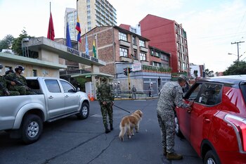 Carroza fúnebre Carlos Holmes Trujillo