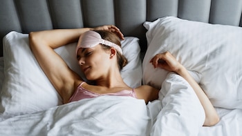 Un estudio demuestra cómo dormir 11 minutos más cada día puede mejorar la salud del corazón (Pexels)