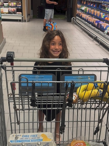 Todo apunta a que a Isabella no le gustaron detalles de la fotografía, pero eso no significa que le tenga prohibido a Isander compartirla, pues ella también lo hace - crédito Isander Pérez / Instagram