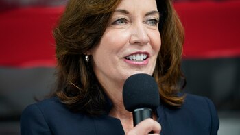 Quién es Kathy Hochul, la