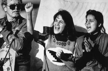 Huerta y César Chávez fundaron en 1962 la organización precursora del sindicato United Farm Workers. (AP foto/Court Mast)
