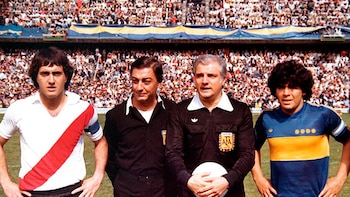El día que el posible título de Reutemann obligó a jugar por la mañana un Superclásico lleno de figuras