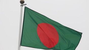 Una turba mata a golpes al responsable de un santuario en Bangladesh tras acusaciones de blasfemia