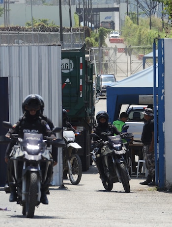 La policía sale del Centro