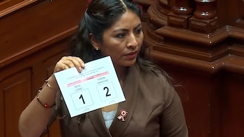 Analí Márquez halla cédula marcada antes de votar en elección de Cámara de Diputados y exige que sea destruida