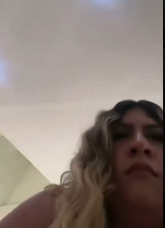 Erika, la última persona que aparece en el live de Valeria Márquez (captura de pantalla)