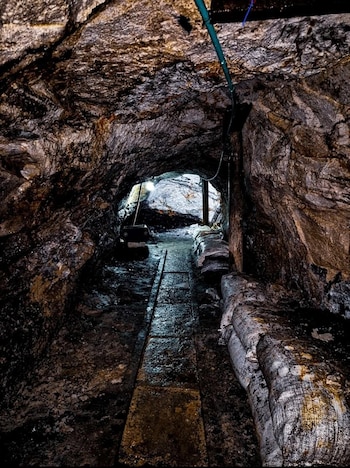 El recorrido por la mina de Amagá dura entre 25 y 35 minutos e incluye herramientas, fotografías y obras hechas con carbón - crédito Mina Museo Carbon Amaga Antioquia/ Facebook
