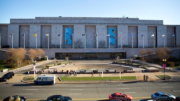TRUMP-SMITHSONIAN