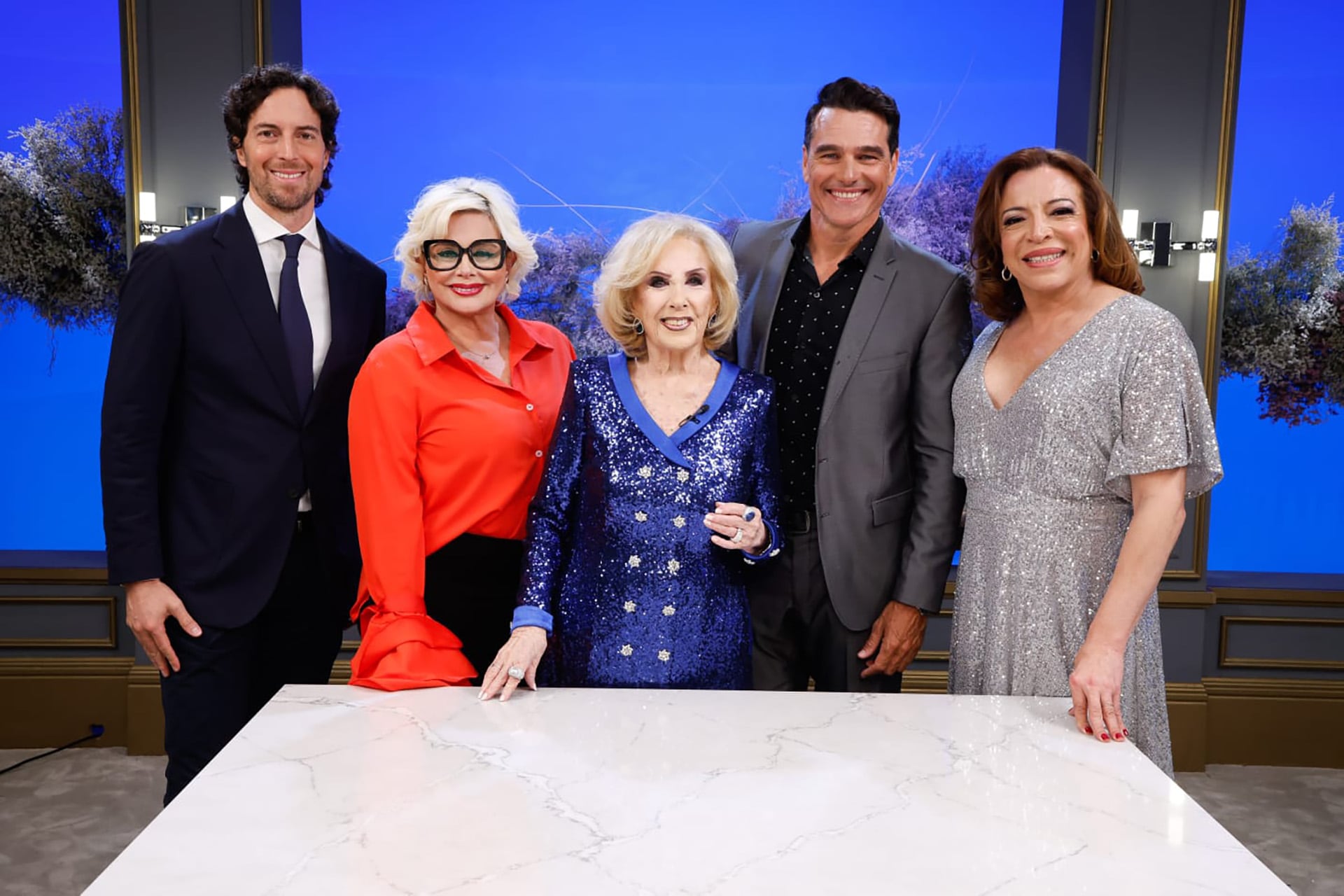 Mirtha Legrand junto a sus invitados: Dr. Roger Zaldivar, Carmen Barbieri, Hernán Drago y Lizy Tagliani