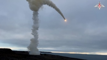 Rusia y Bielorrusia realizan ejercicios militares y practican el uso de armas nucleares